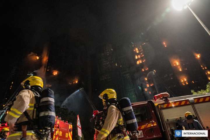 Sube a 151 la cifra de muertos tras megaincendio en Hong Kong: más de 30 siguen desaparecidos