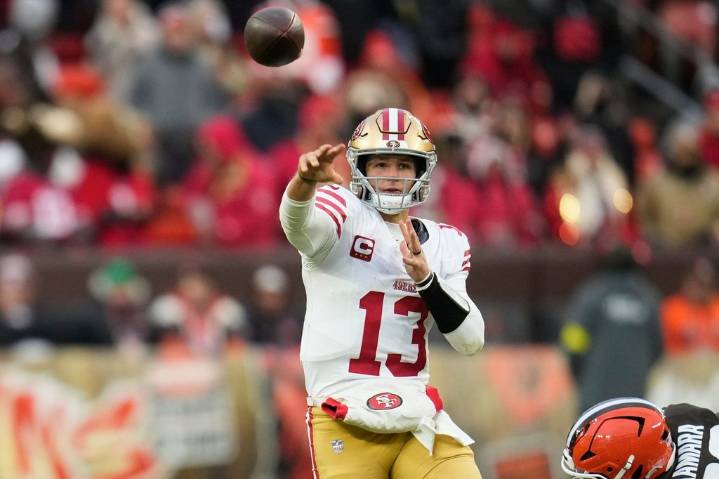 Fantasy plays: Players to start and sit for NFL Week 15