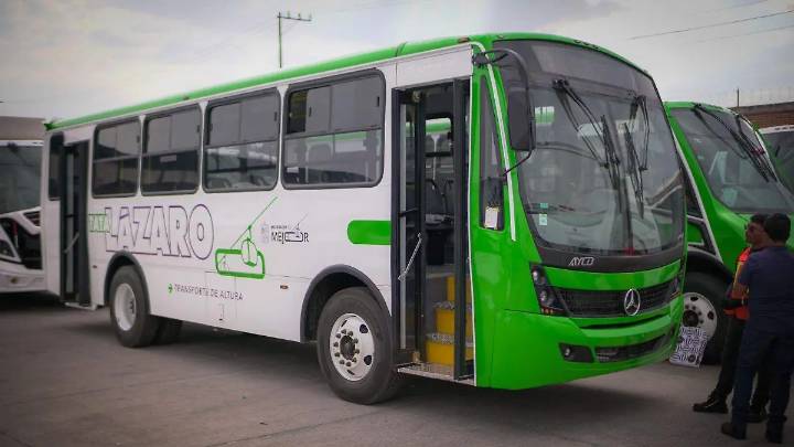 Sedum supervisa las nuevas unidades de transporte público en Uruapan