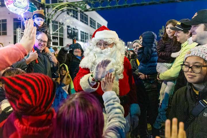 Winter wonderland: Everett lights up downtown with annual tree lighting
