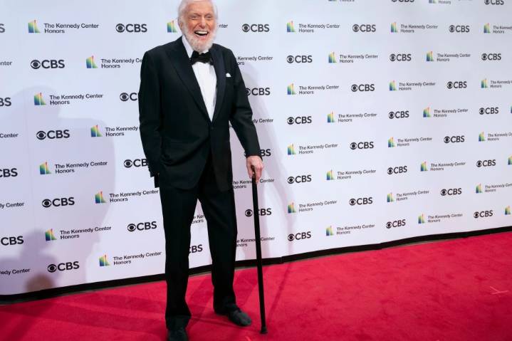 El comediante Dick Van Dyke cumple 100 años