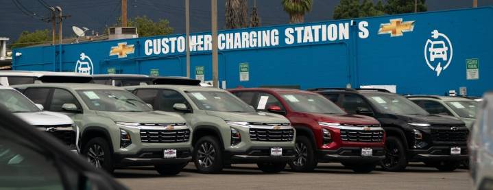 Trump to Ease Mileage Rules in Bid to Curb Rising Car Prices