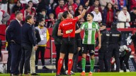 Antiviolencia propone cerrar el Sánchez-Pizjuán por el lanzamiento de botellas en el derbi sevillano
