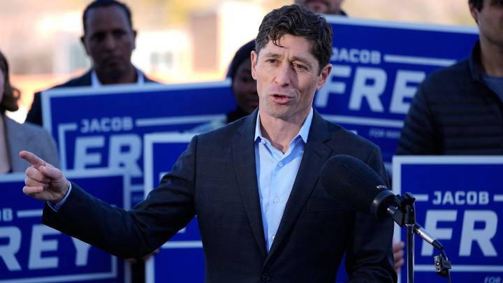 Federal authorities plan operation in Minnesota focusing on Somali immigrants, AP source says