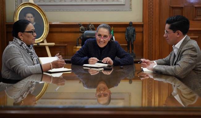 Presidenta Claudia Sheinbaum conversa vía telefónica con el papa León XIV para invitarlo a México