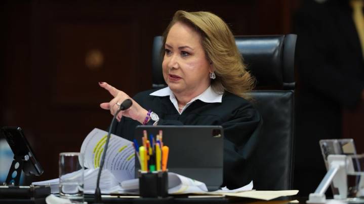 Foto con velo islámico por pasaporte, derecho de mujeres; dan 8 votos a favor de resolución de ministra Yasmín Esquivel