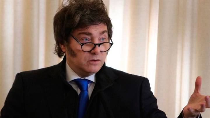 Javier Milei defendió su modelo económico ante economistas y advirtió: “A mí me contrataron para resolver problemas”