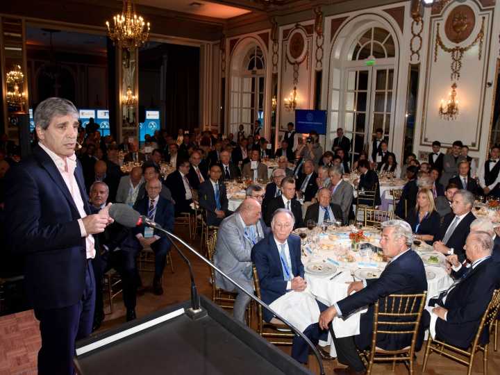 Reforma laboral: bajarán Ganancias a empresas, eximirán alquileres y eliminarán impuestos a electrónicos y autos de lujo