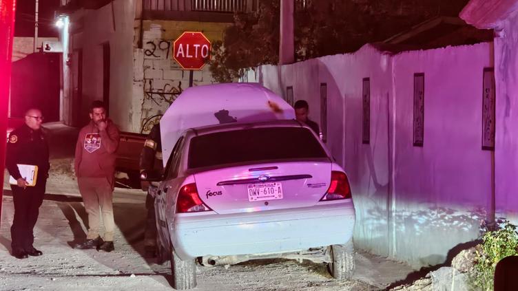 Por falla mecánica se incendia Focus en la Diego Lucero