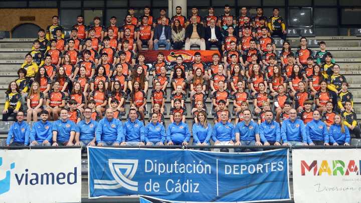 El Club Balonmano San Fernando presenta a sus diez equipos de la temporada 2025/26