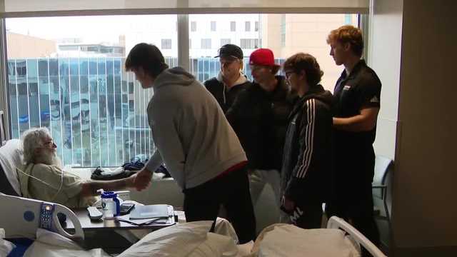 UNO baseball visits patients at Methodist Hospital