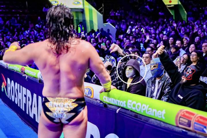 ¡Bad Bunny ya anda en CDMX! Visita la Arena México y causa furor en la lucha libre del CMLL