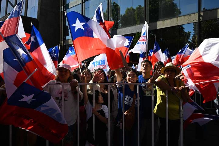 Kast tiene todo dado para que la derecha vuelva al poder en Chile y Jara pasa a un modo más agresivo