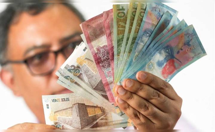 Gratificación 2025: 7 de cada 10 peruanos afirma que no está conforme con el monto que recibe