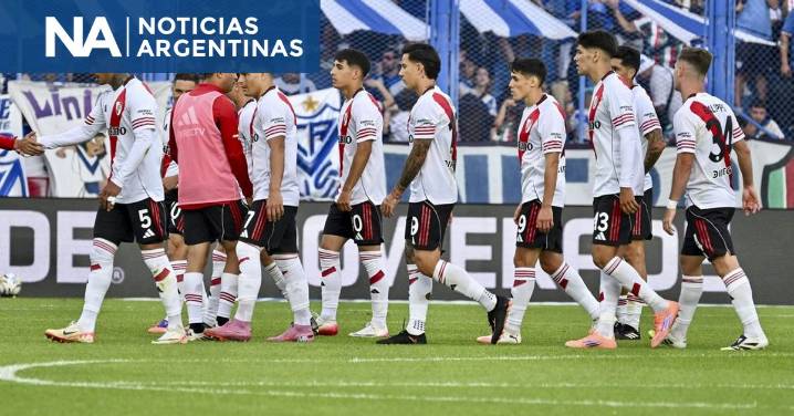 A la espera de la resolución de su futuro, un jugador de River pasea por Disney