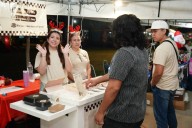 BAZAR NAVIDEÑO DEL GOBIERNO MUNICIPAL REÚNE A FAMILIAS Y FORTALECE EL EMPRENDIMIENTO LOCAL