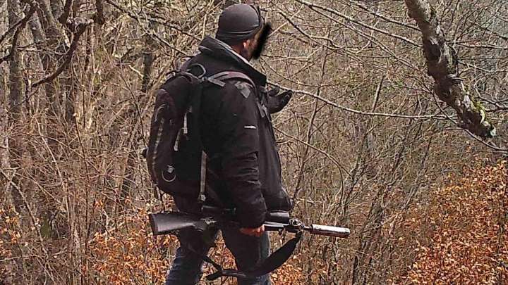 Condenado un furtivo quirosano captado por una cámara de FAPAS portando una escopeta con silenciador en el parque natural de Las Ubiñas