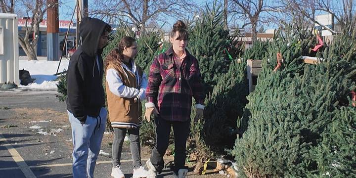 Christmas tree sale supports Quad Cities youth and charities
