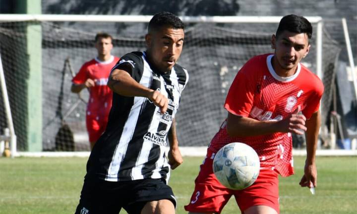 Huracán sufrió, pero le ganó a Liniers y jugará la final anual