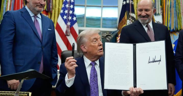 Trump signs executive order to block state AI regulations