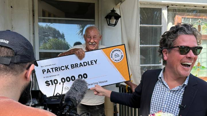 Publisher’s Clearing House prize patrol hands out sweepstakes check in St. Petersburg