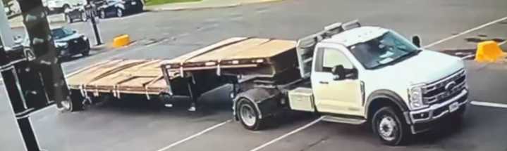 SPVM seeks driver after pedestrian injured in St