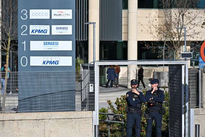 Anticorrupción investiga si Plus Ultra derivó dinero del rescate para blanquear fondos de Venezuela en Francia, Suiza y España