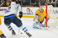 Deadspin | Jets score five in Nashville, end four-game skid