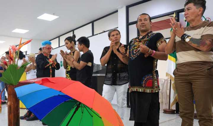Formaliza el Sistema Nacional para proteger derechos de población LGBTIQ+