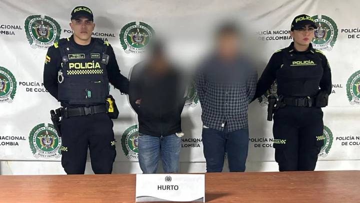 ¡Cayeron en Barrios Unidos! Robaron un carro, lo abandonaron y los atraparon huyendo en otro vehículo adulterado