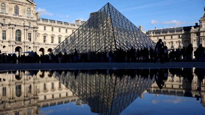 Robo al Museo del Louvre pudo haberse evitado en 30 segundos