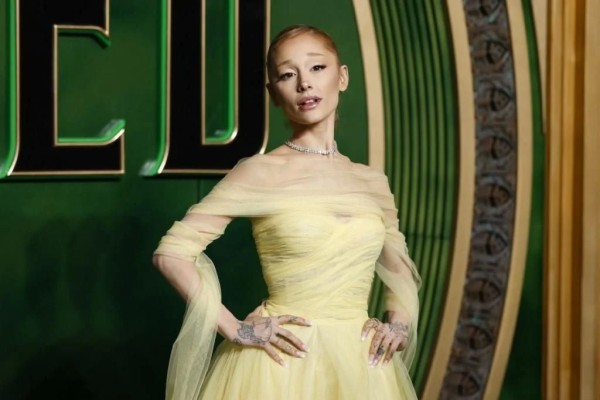 Pide Ariana Grande frenar comentarios sobre el cuerpo