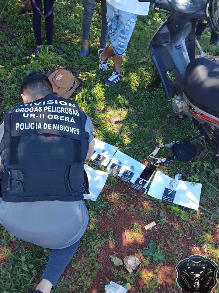 Patrulla motorizada interceptó a tres personas con marihuana oculta en una mochila y en el pañal de un bebé