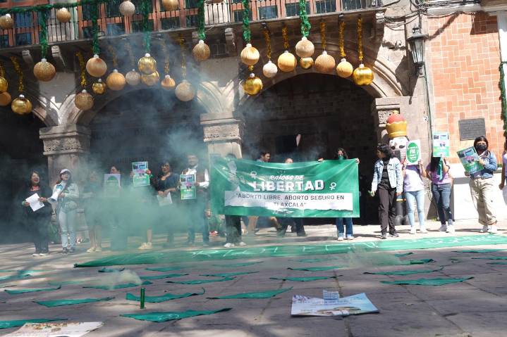 Estado debe garantizar que mandato de la SCJN sobre el aborto legal sea una realidad, exigen colectivos y activistas; Congreso debe armonizar la ley,...