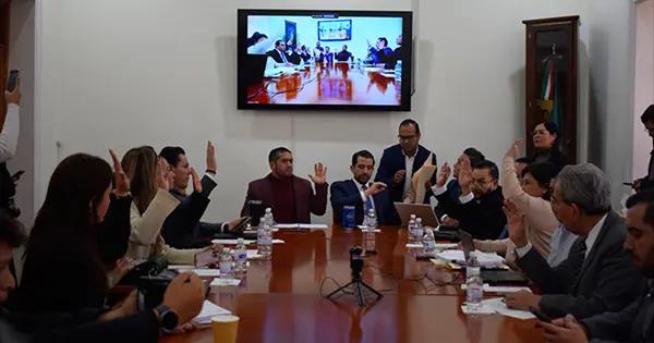 Aprueban en comisiones la "Ley Gobernadora"