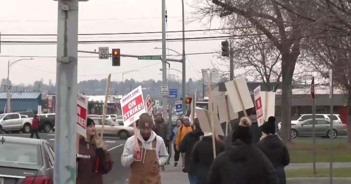 Moses Lake Educators Association strike continues, schools to remain closed through Friday