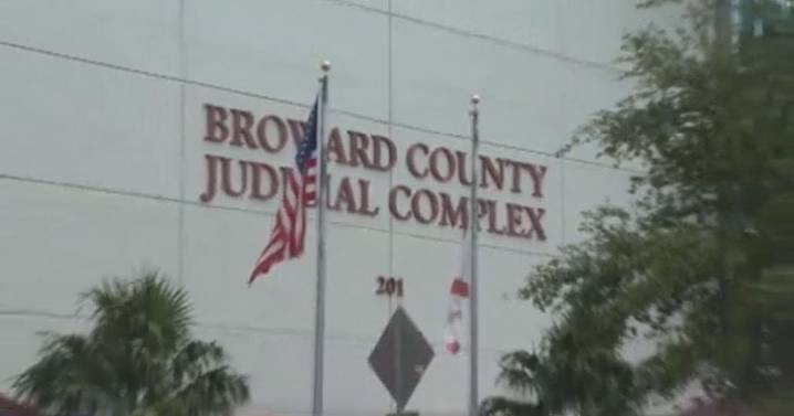 Old Broward County Courthouse comes down after years of complaints