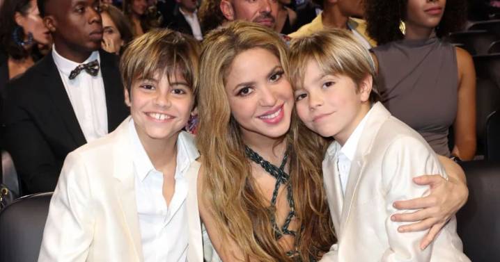 En video: Shakira emocionó a Argentina al cantar junto a sus hijos Sasha y Milán