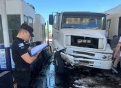 Un camión impactó contra la estructura del peaje Santa Ana y el chofer resultó herido