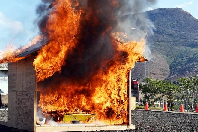 Piden tomar precauciones con uso de velas durante fiestas decembrinas