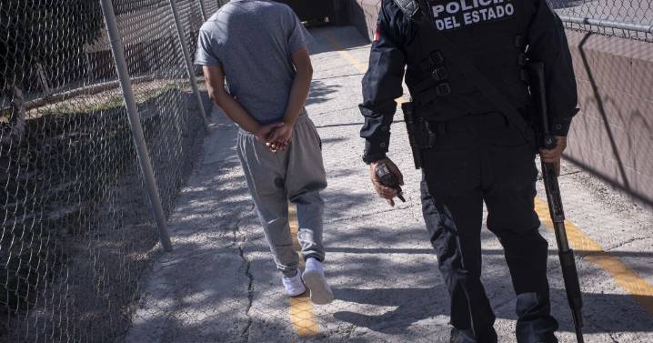 EU transfiere a México a 14 delincuentes acusados de tráfico de drogas o armas