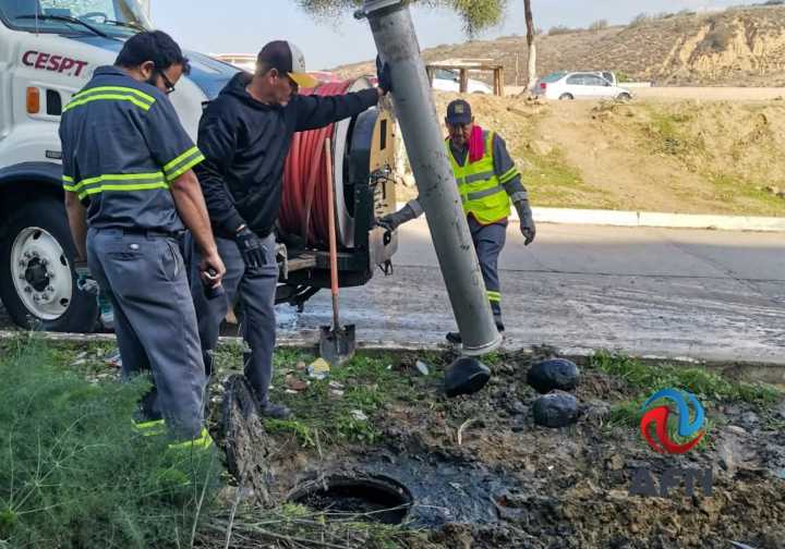 Pide la CESPT no arrojar basura en la red sanitaria
