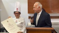 La caleña Sonia Serna recibió el título de Chef Honoris Causa, el cual valida 25 años dedicados a la cocina