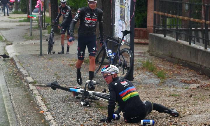 “Remco no es Pogacar, es una carrera técnica y él tiene problemas”