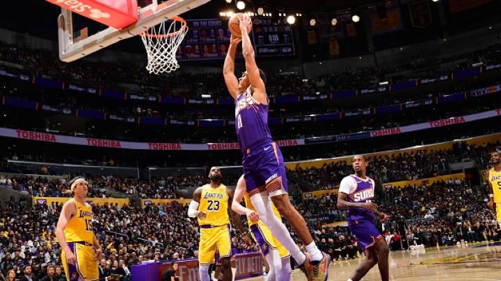 Suns snap Lakers' 7-game winning streak with 125-108 victory despite Devin Booker's early exit