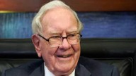 Warren Buffett’s Christmas Tradition: Why Berkshire Hathaway Chairman Gifts Stocks, Not Cash