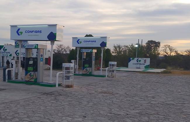 Hallan 40 mil litros de huachicol en Jiménez; inhabilita Defensa bodega ilegal