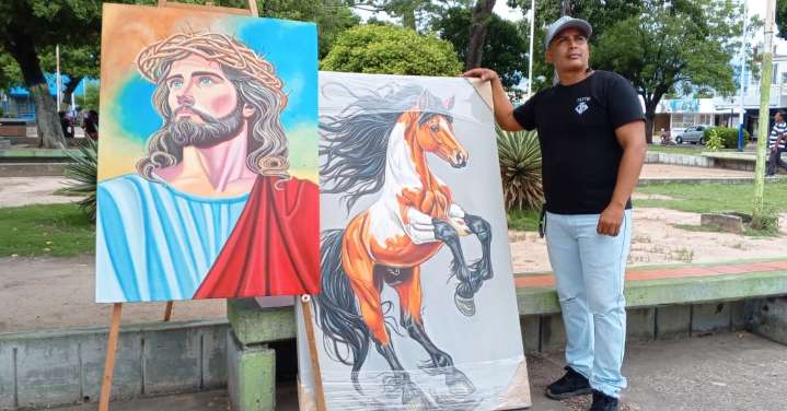 Pintor se gana la vida con sus obras en Machiques de Perijá