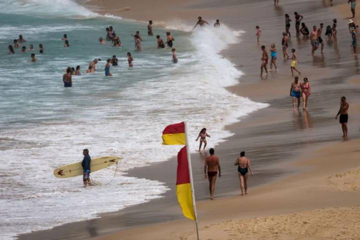 Australia shooting at famed Sydney Bondi Beach