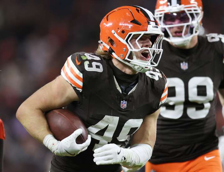 Browns rookie Carson Schwesinger is playing like the linebacker he grew up studying